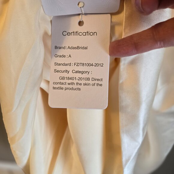 Prom gown or bridal gown. - Picture 7 of 11